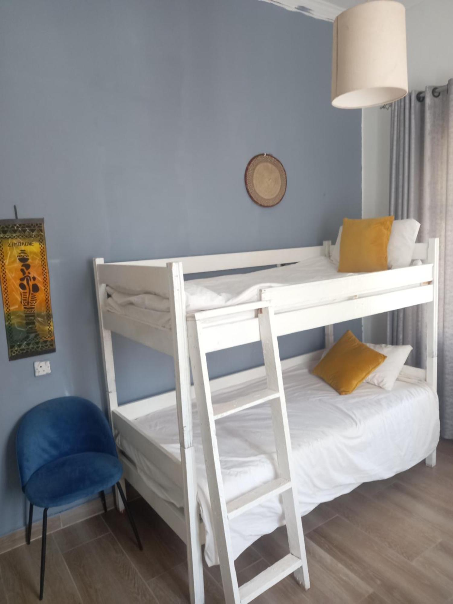 Choice Backpackers Lodge Булавайо Экстерьер фото