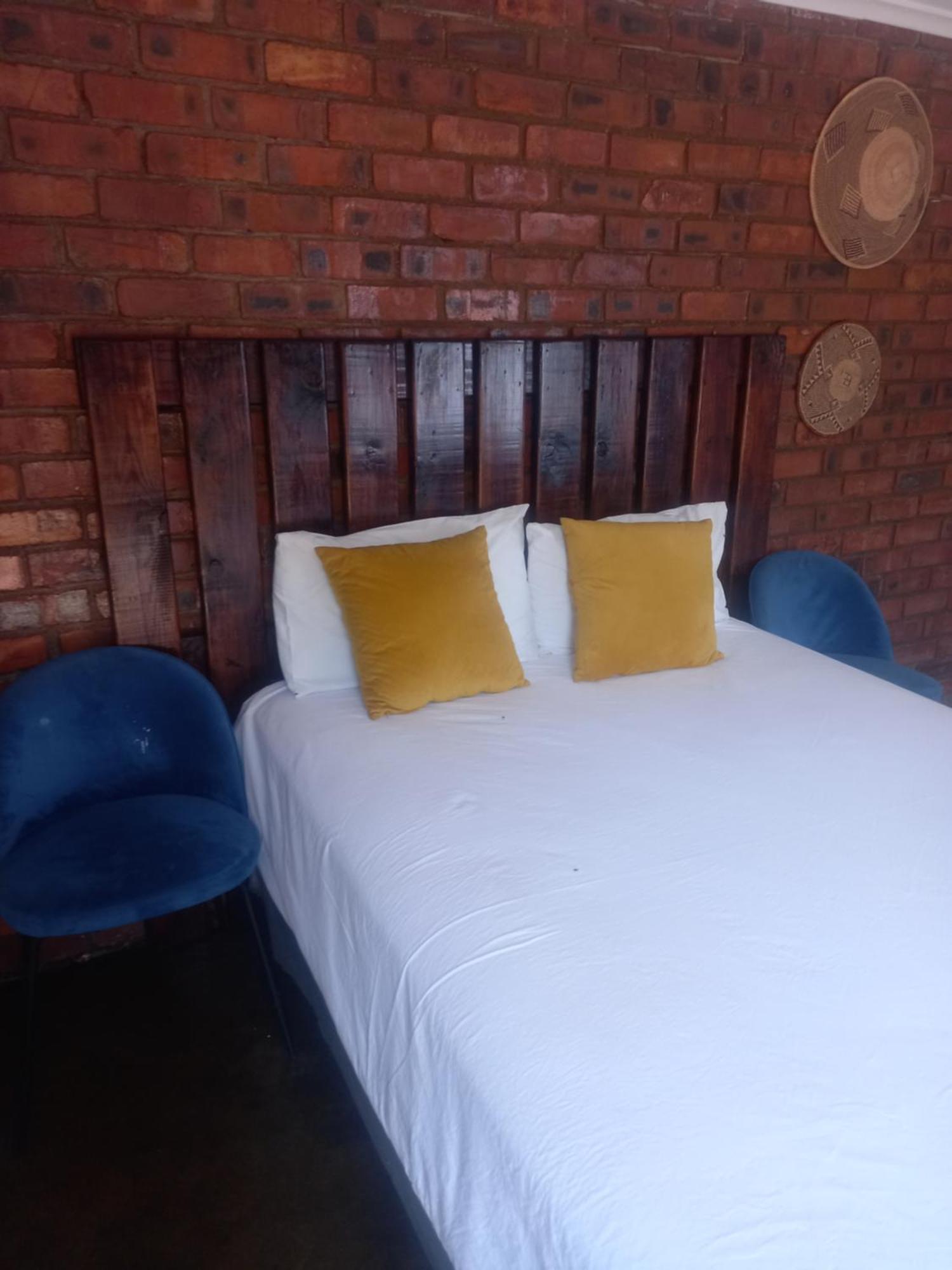 Choice Backpackers Lodge Булавайо Экстерьер фото